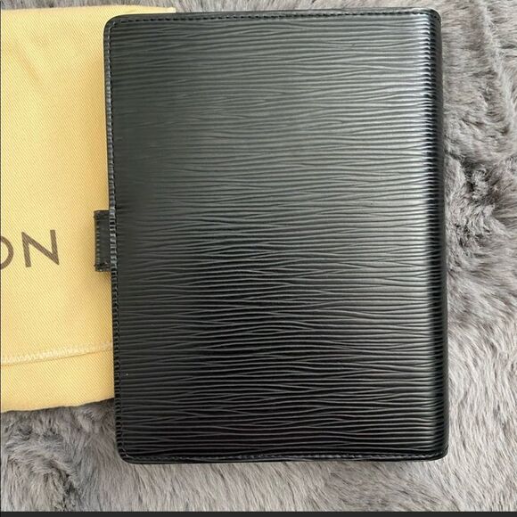 Gently used LV Black Epi MM planner - Picture 2 of 7